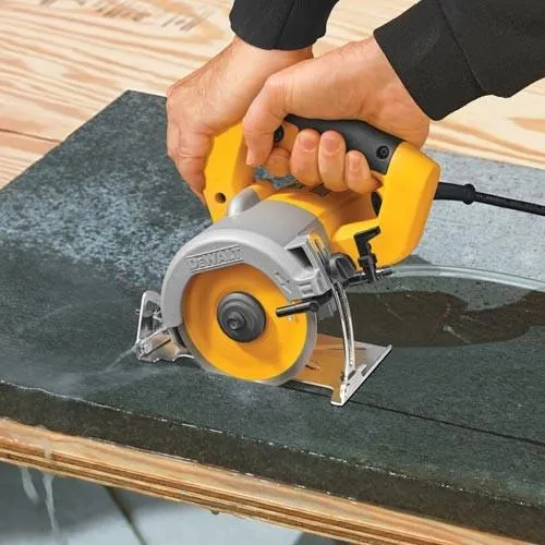 DeWALT DWC860W HD 4-3/8'' 10.8 Amp Wet Dry Tile Stone Masonry Saw