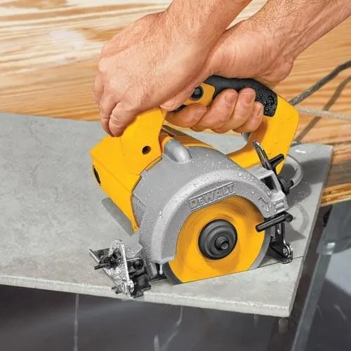 DeWALT DWC860W HD 4-3/8'' 10.8 Amp Wet Dry Tile Stone Masonry Saw