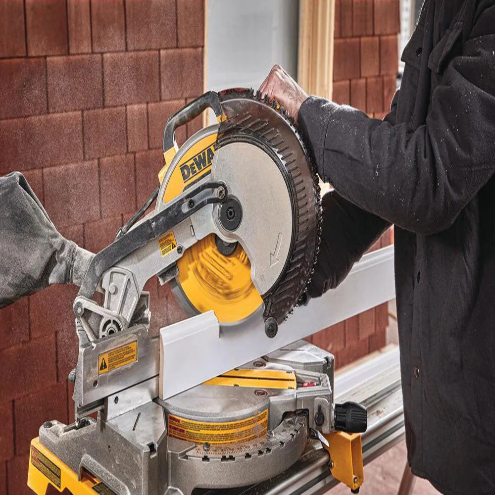 DeWALT DWS713 120V 15 Amp  Electric Single-Bevel Compound Miter Saw